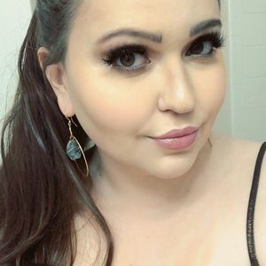 Meet your Posher, Lea